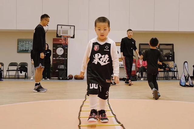 7岁儿童篮球基础训练计划方案_2